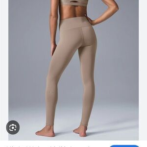 Alo airlift Leggings
Color Gravel